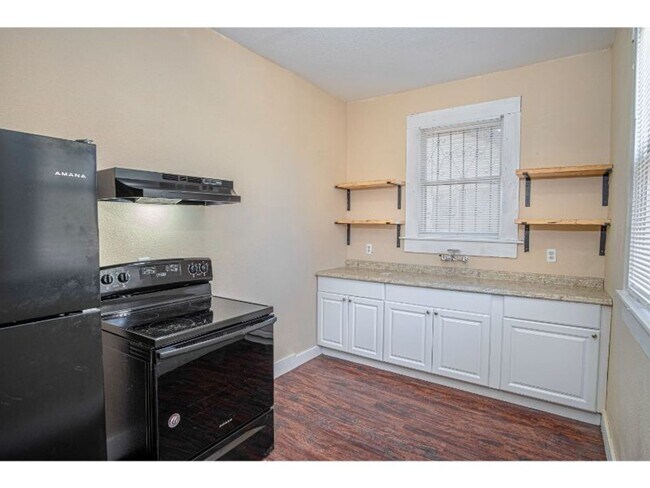 Photo - 2 BR 1 BA Gorgeous Home Near Downtown