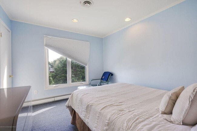 Photo - 45 Roslyn Ct House