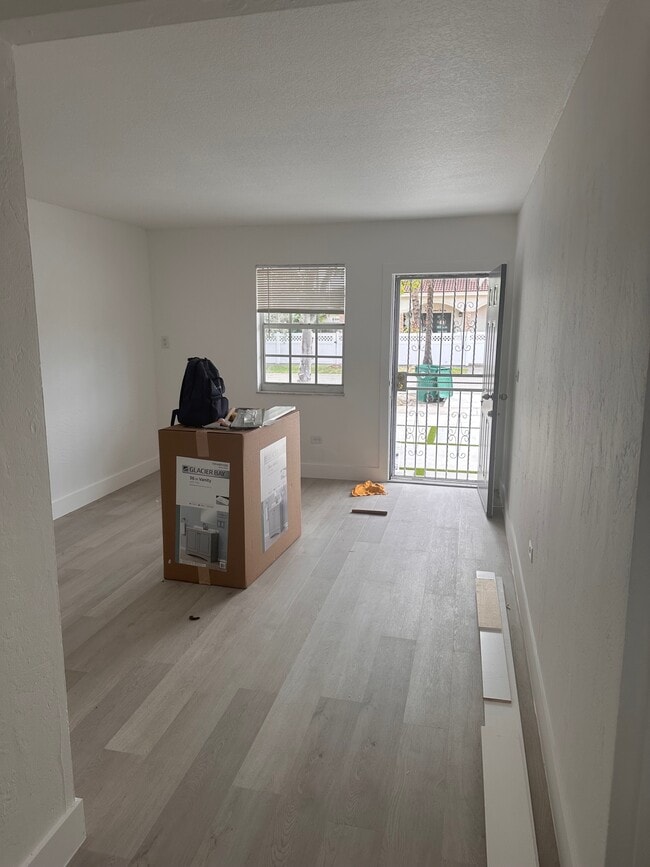 Photo - 121 NW 68th Ave