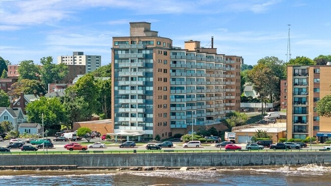 Building Photo - 300 Lynn Shore Dr Unit 911