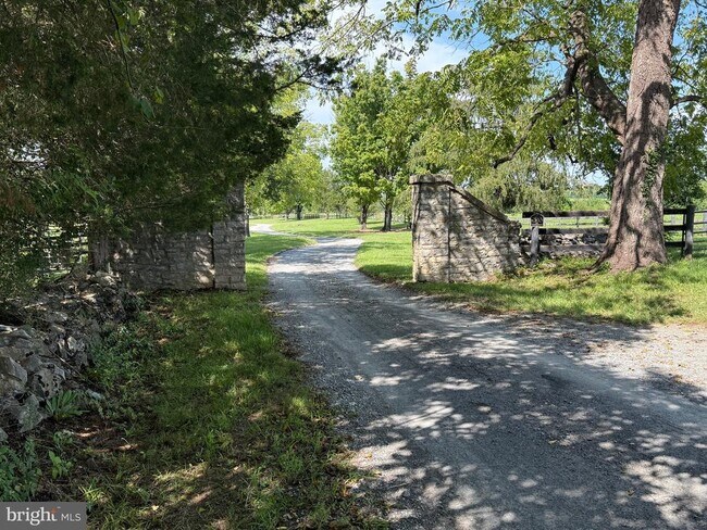 Photo - 857 Page Brook Ln