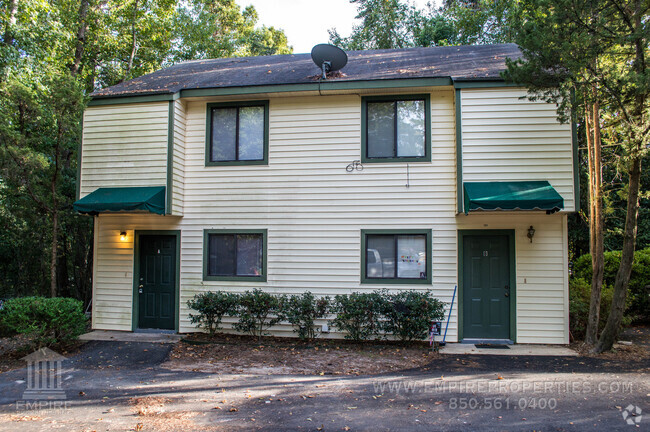 Building Photo - Townhome off Meridian Road With Fireplace!