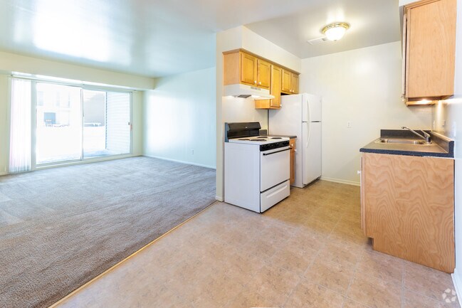 1 BR, 1 BA - 742 SF - Newport Park Apartments