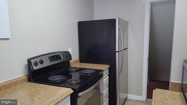 Photo - 905 Little St