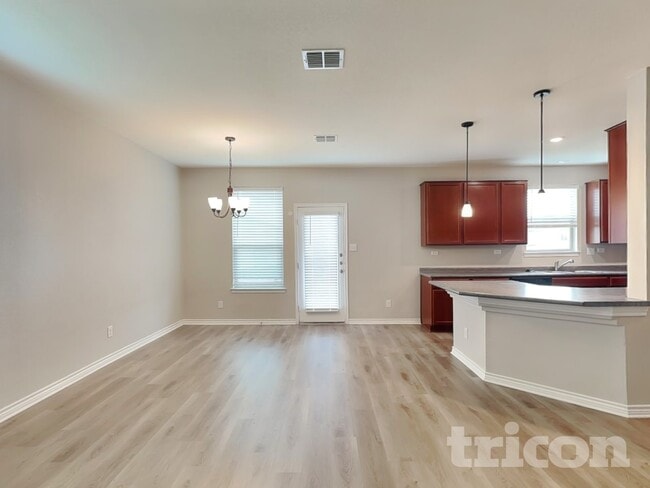 Photo - 2631 Green Leaf Way