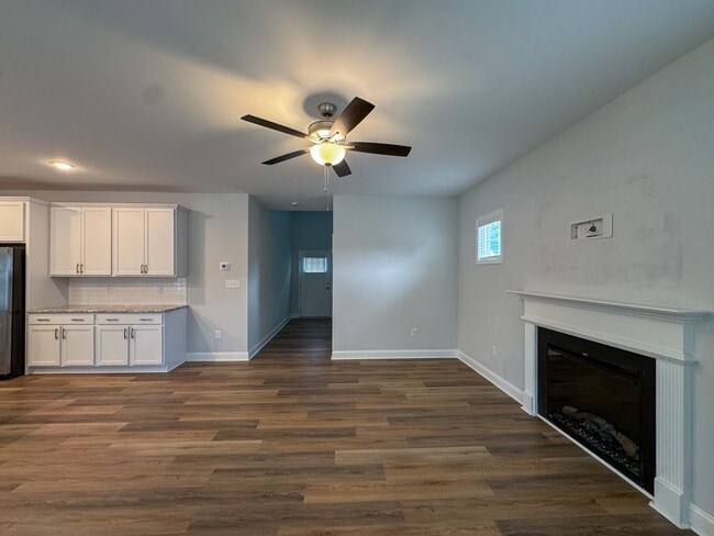 Photo - Beautiful 3 Bed 2.5 Bath Home in Raeford