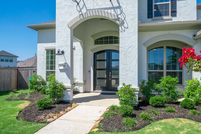 4706 Llano Lp