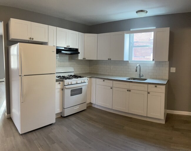 Building Photo - 150 Westland St Rental