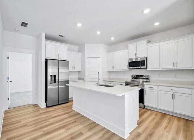 Photo - 4bed/2bath Craftsman home in Crestview