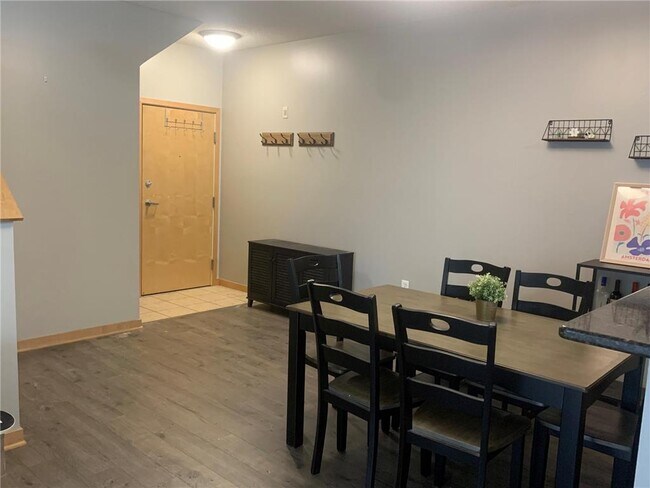 Photo - 2566 Ellis Ave Unit 121