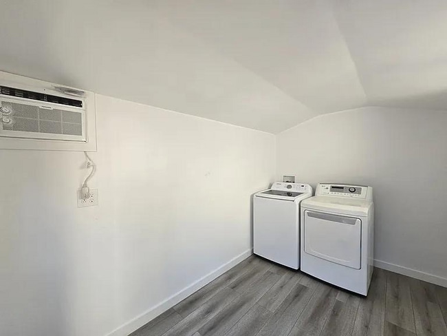 Photo - 5710 Vineland Ave