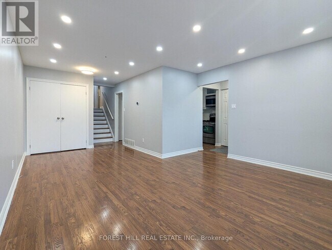 Photo - 7 Burbank Pl