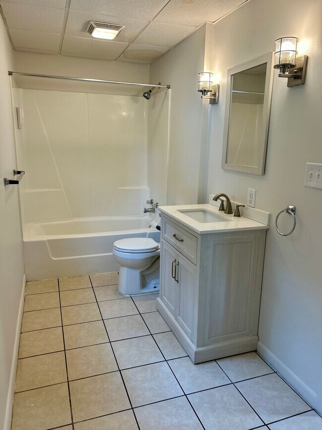 Photo - 2150 E 75th St Unidad B