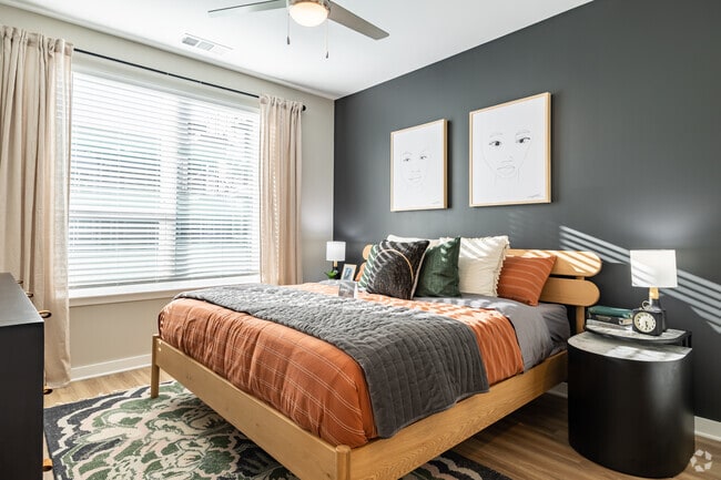 2BR, 2BA - 1066SF