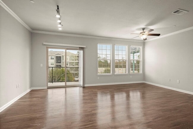 Photo - 30685 FM2978 Unidad 4002