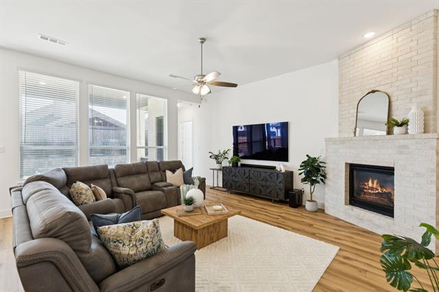 Photo - 1903 Midhurst Dr
