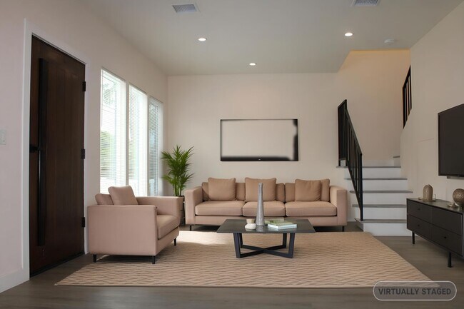 Photo - Charming & Private 4-Bedroom, 4-Bath Home in Sherman Oaks