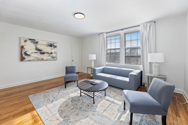 Building Photo - 4348 Southern Ave SE Unit Charming