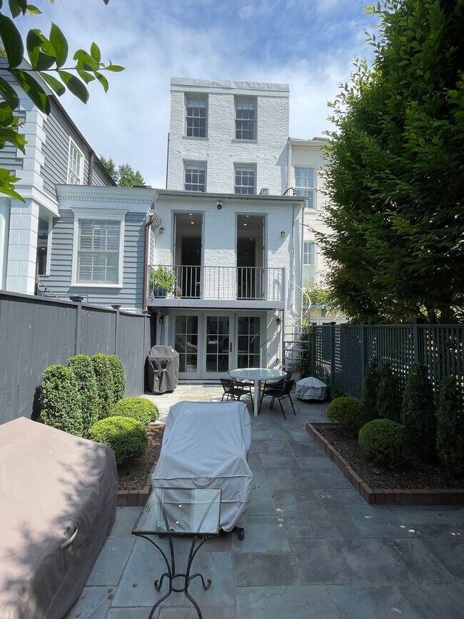 Photo - Georgetown Splendor with Garage Parking