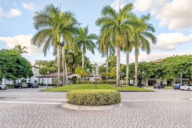 Our community is located in the heart of Pembroke Pines, minutes from the area’s best restaurants, retailers and entertainment venues