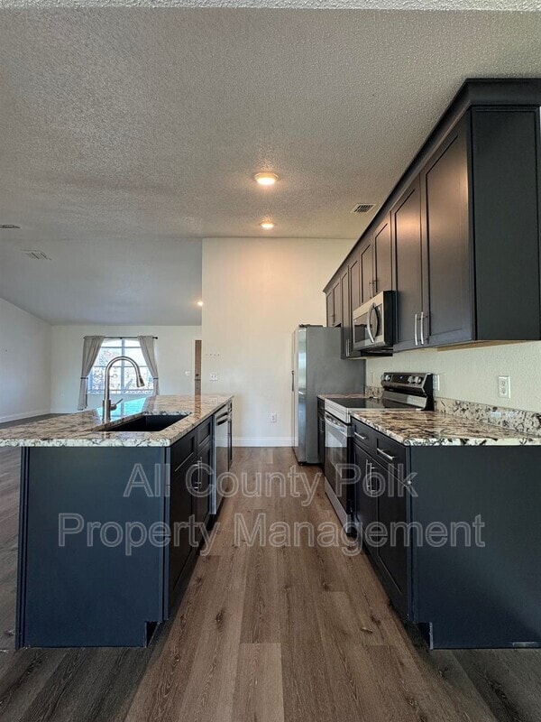 Photo - 572 Adriel Ave