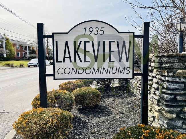 Photo - Remodeled one bedroom condo off Gardiner Lane with pool access