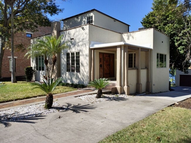 Building Photo - LAKE FRONT on Lake Highland! Rental