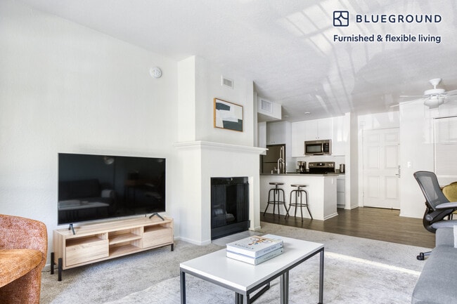 Photo - 3654 Barham Blvd Unidad FL3-ID788