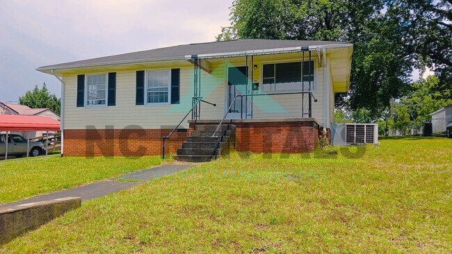 Stunningly Revamped 3-Bedroom, 1-Bathroom ... - Stunningly Revamped 3-Bedroom, 1-Bathroom ... House