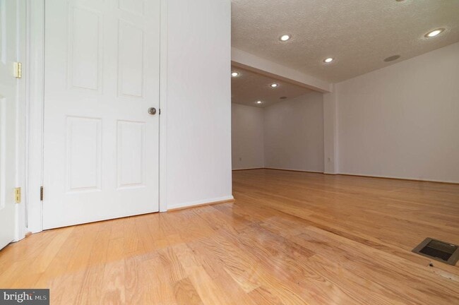 Photo - 5569 Caithness Ct