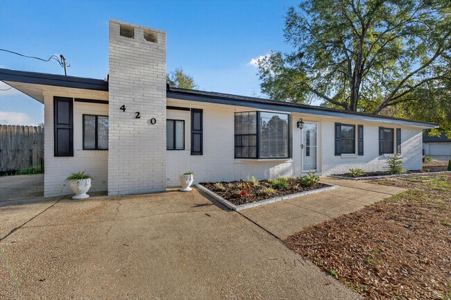 Photo - 420 Paradise Rd