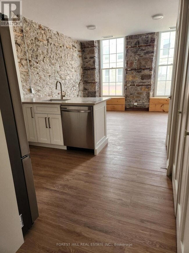 Photo - 301 - 35-39 MAIN STREET