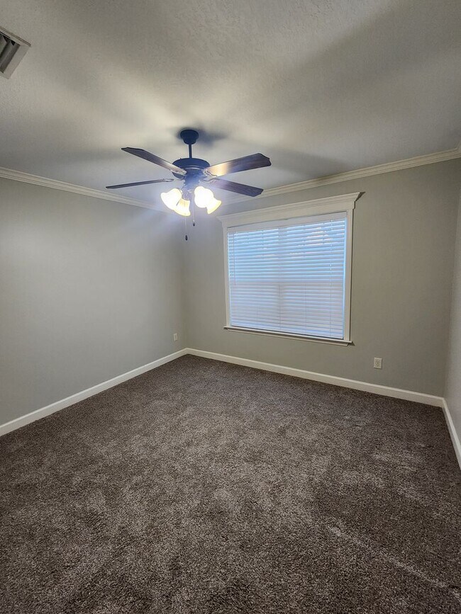 Photo - Charming 3-Bedroom Home with Modern Amenit...