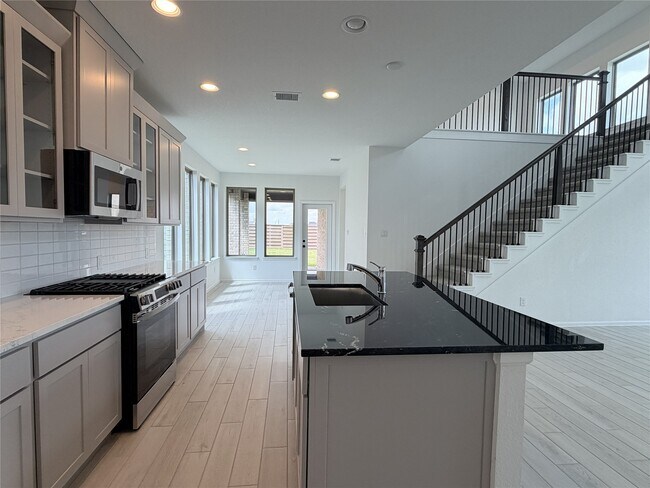 Photo - 10702 Ursa St
