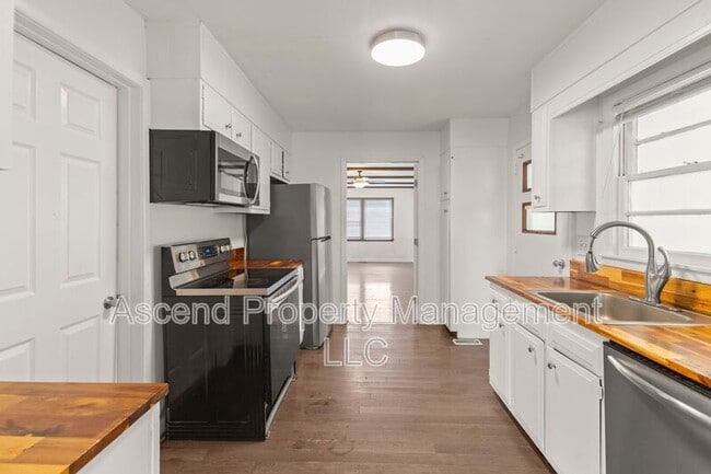 Photo - 5018 Golfview Dr