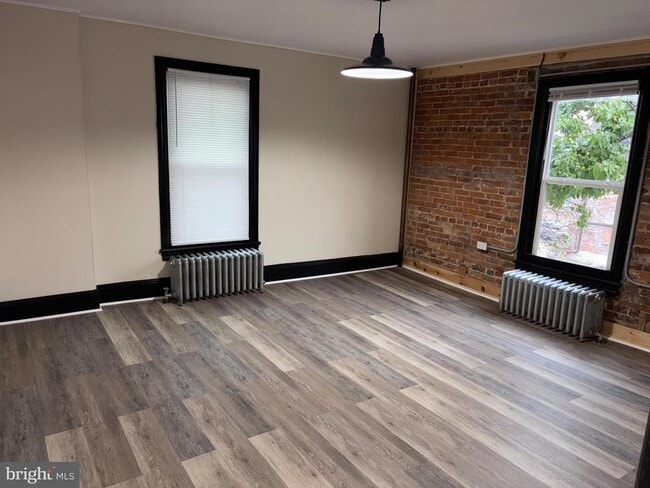 Photo - 121 E Washington St