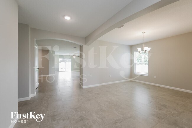 Photo - 702 Yeager Ct