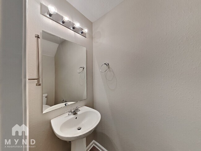Photo - 752 Henley Ct