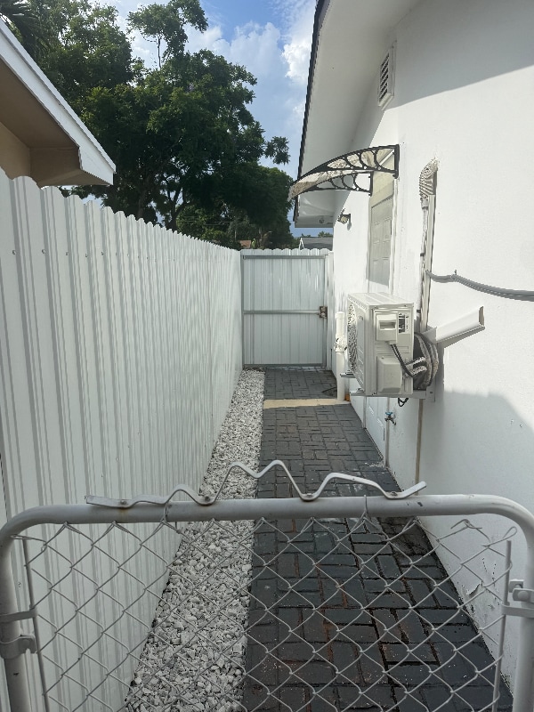Building Photo - 8220 NW 16th St Rental