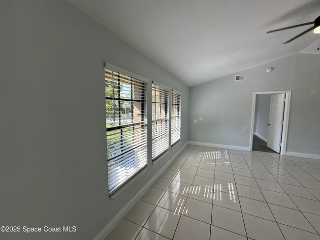 Photo - 1573 Jasper Ave NW