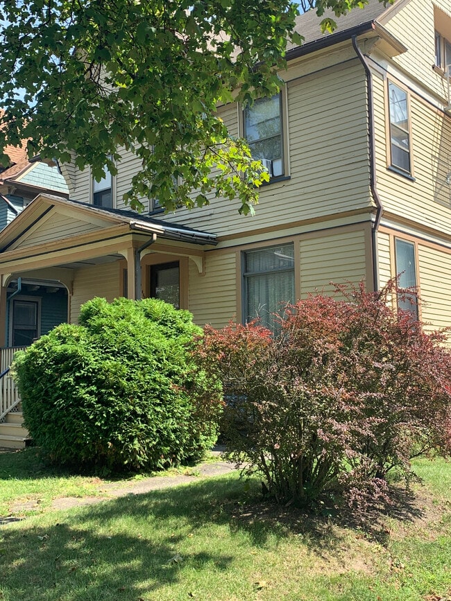 Photo - 466 Alexander St Unit 2