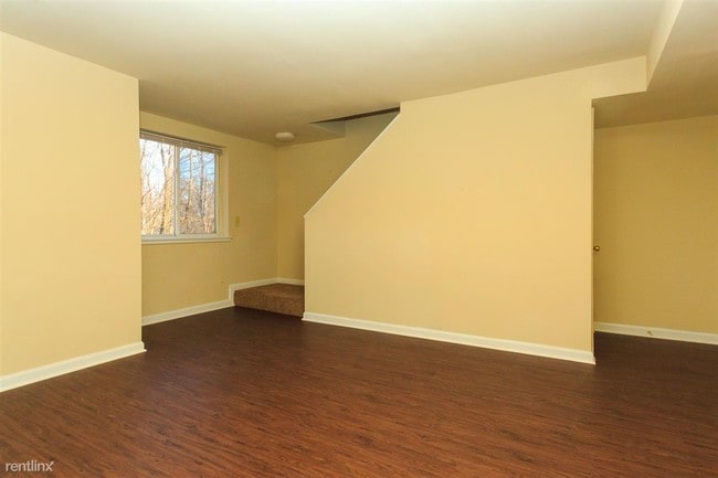 Photo - Douglass Knoll