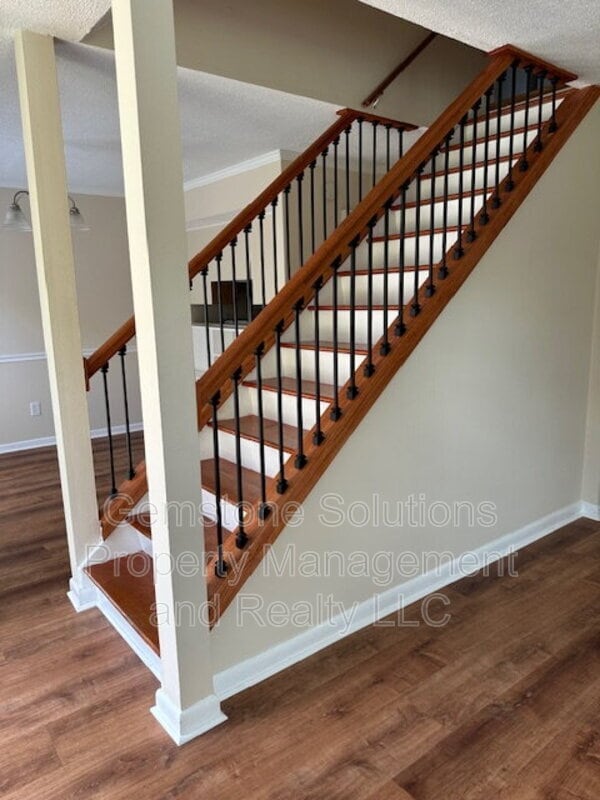 Photo - 404 Granville Rd