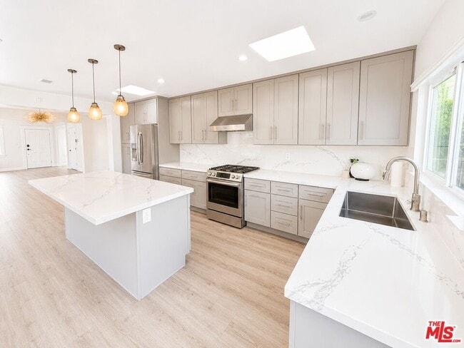 Photo - 1636 Courtney Ave