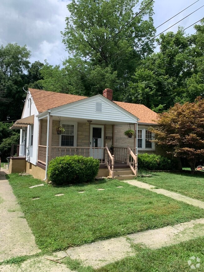 Building Photo - 308 Village Dr Rental