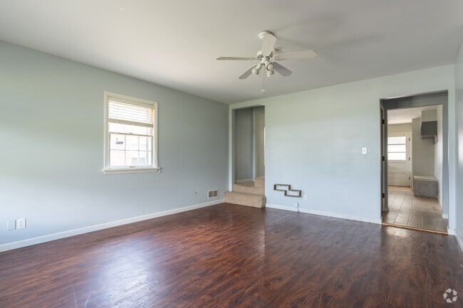 3BR, 2.5BA - Dining Room - 3010 Taylorsville Rd