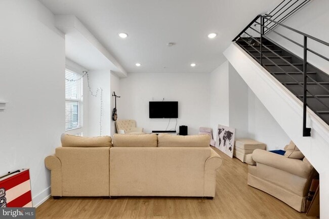 Photo - 1341 N Marston St Unit 4