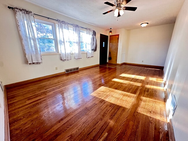 Photo - 8506 Izard St