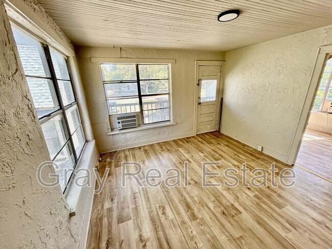 Photo - 907 1/2 S Stockton