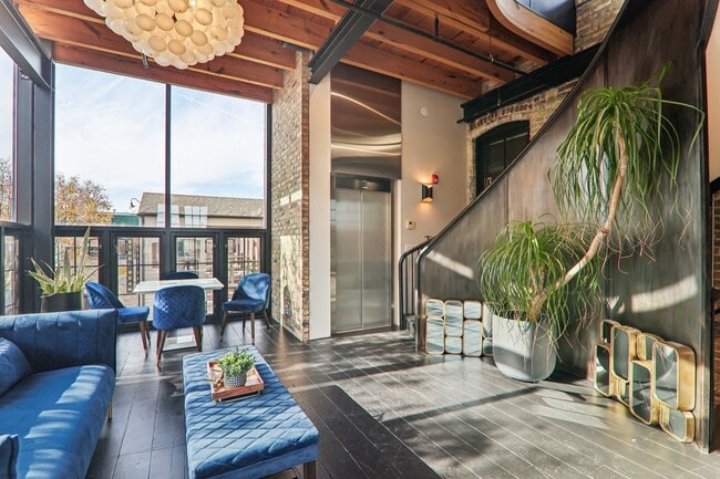 Photo - 107 W Main St